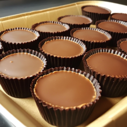 Easy Homemade Reese’s Cups – The Best Chocolate & Peanut Butter Treat